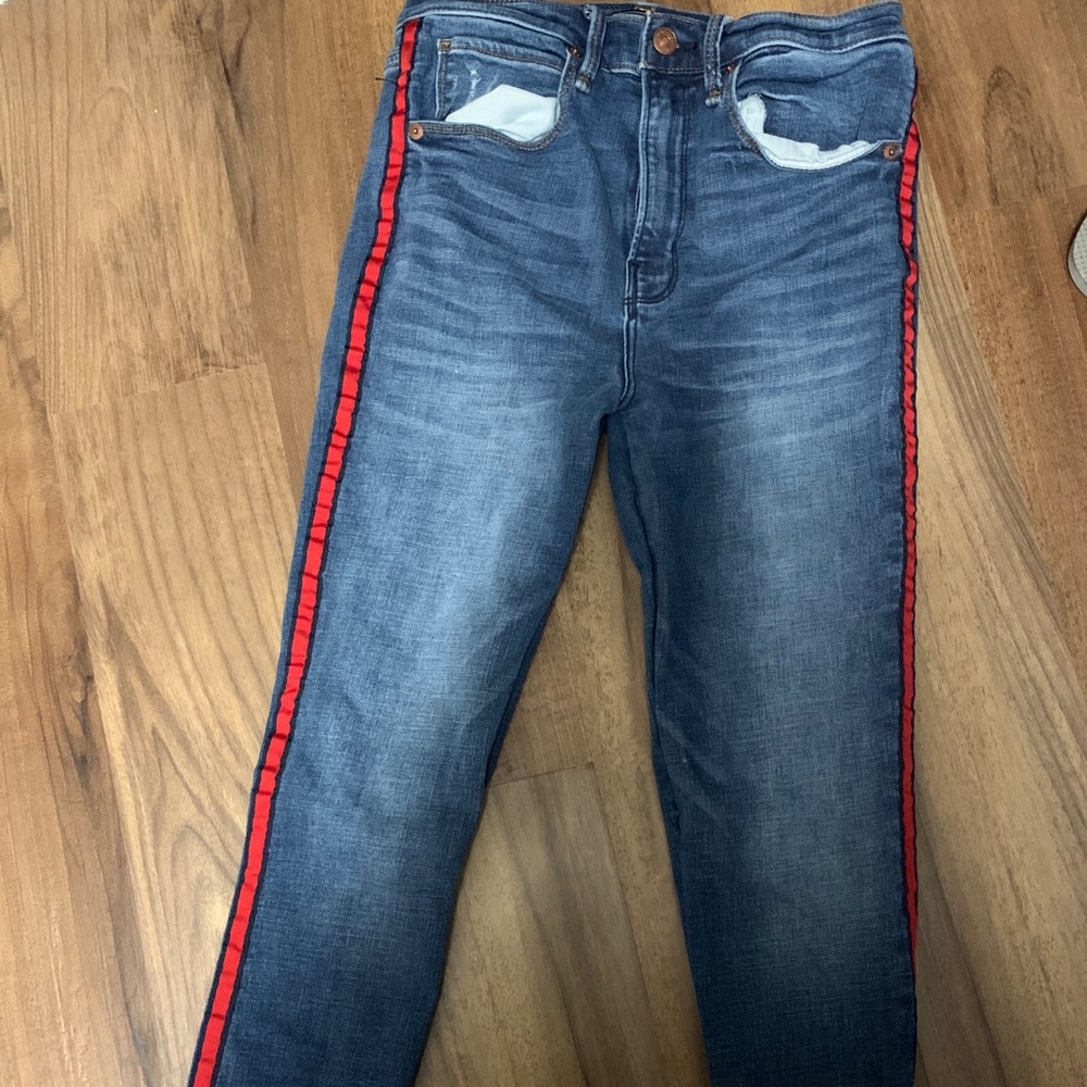 Abercrombie jeans worn a handful of times. Size 6